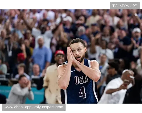 库里现场观摩青少年比赛并亲自点评，教练称赞