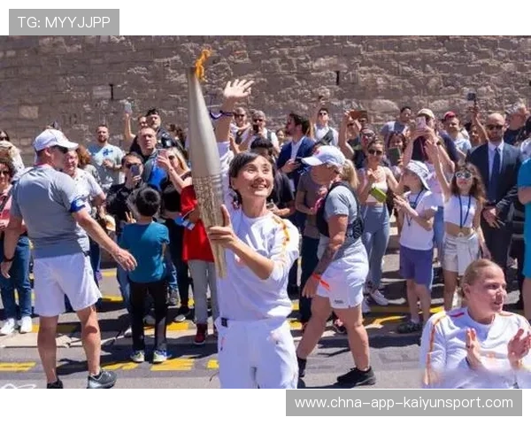 巴黎奥组委宣布火炬路线，传递精神与激情，北京奥运火炬传递巴黎受阻