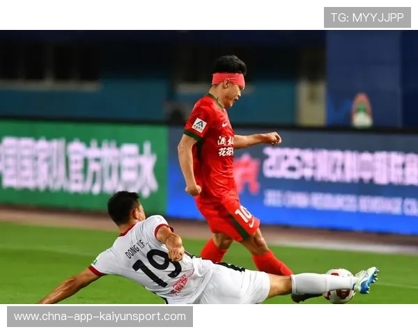 重庆铜梁龙迪马塔沿边线生吃对抗,下底传中直接扫门前 重庆铜梁龙迪马塔沿边线生吃对抗,下底传中直接扫门前